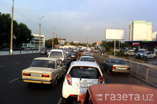 Фото: Очереди на заправках в Ташкенте