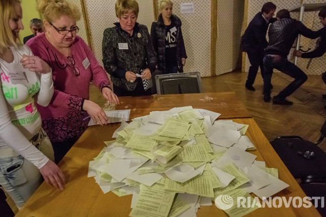 Qrimdagi referendumda ovoz hisoblash jarayoni