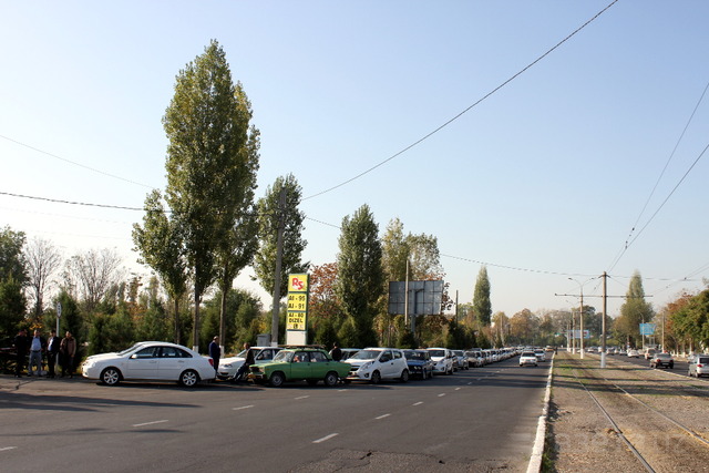 Так выглядели АЗС Ташкента в четверг.