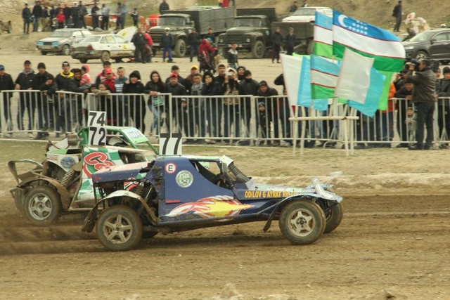 Чемпионат страны по автокроссу прошел в Джизаке (фото)