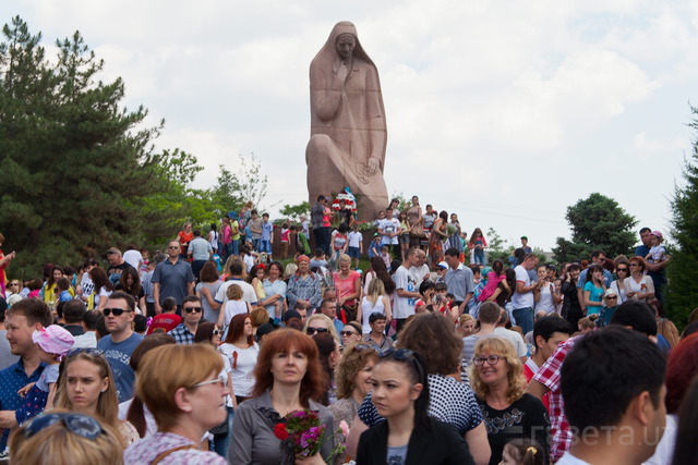 Фото: 9 мая на «Братских могилах»