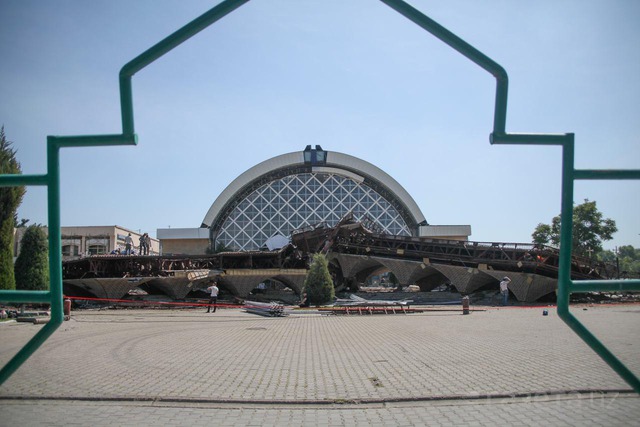 Фото: Алайский рынок без знаменитой арки