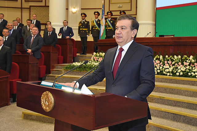 Shavkat Mirziyoyev Prezident lavozimiga kirishdi