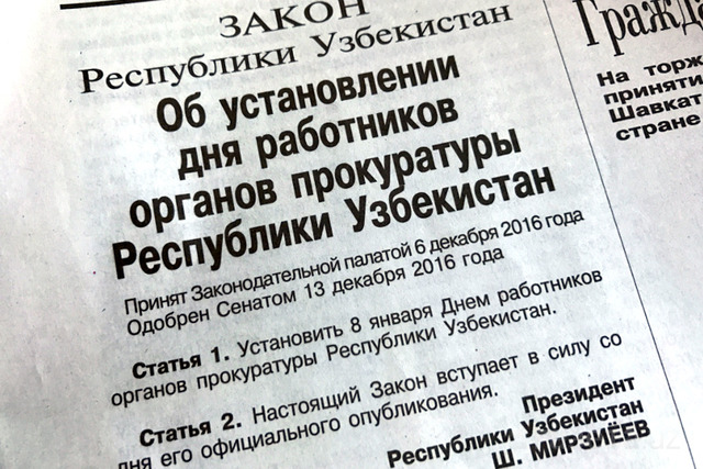 Prezident prokuratura xodimlari kuni to‘g‘risidagi qonunni imzoladi