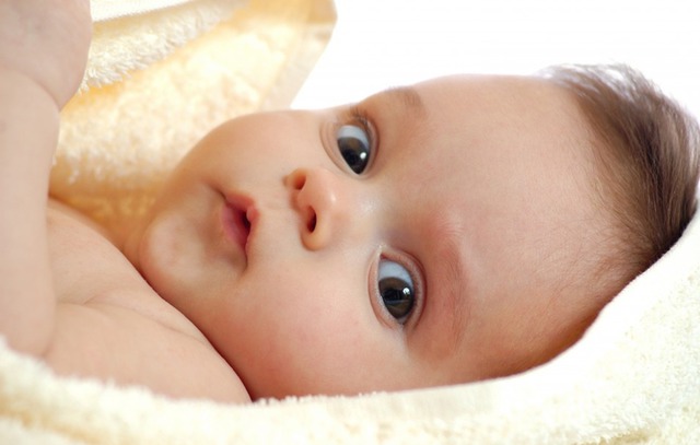 Двигательное развитие ребенка от 0 до 6 месяцев | UNICEF