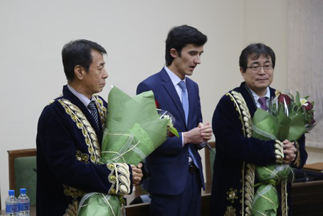 Ким Нам Сок (справа) и Ли Чул Су (слева).