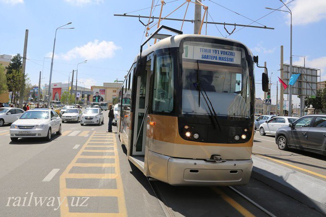 Samarqandda tramvay qatnay boshladi