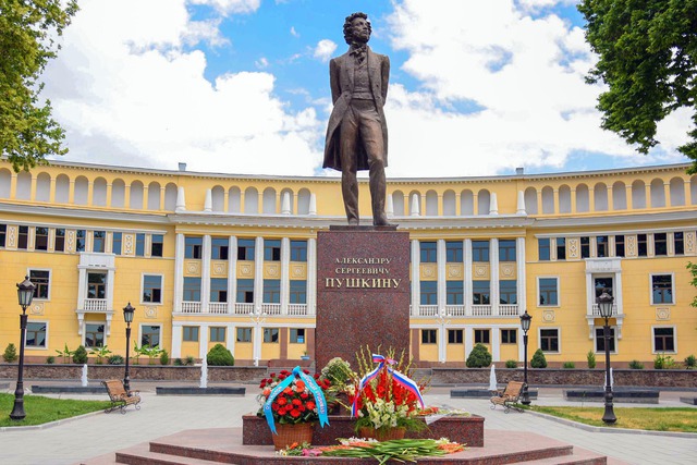 Toshkentda Aleksandr Pushkin tavalludi nishonlandi