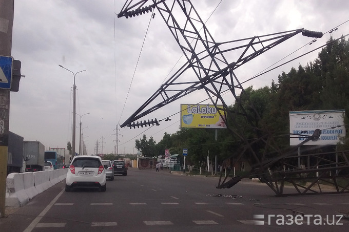 Фото: Опора ЛЭП рухнула в Ташкенте