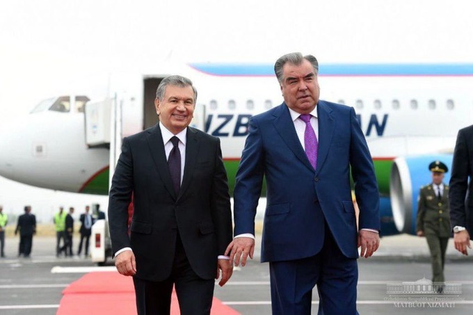 Shavkat Mirziyoyev Tojikistonga yetib bordi