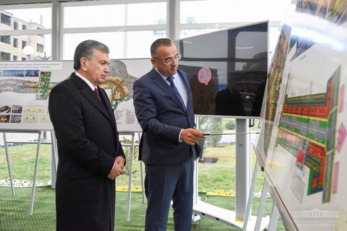 Shavkat Mirziyoyev Jizzax shahrida amalga oshirilayotgan ishlar bilan tanishdi