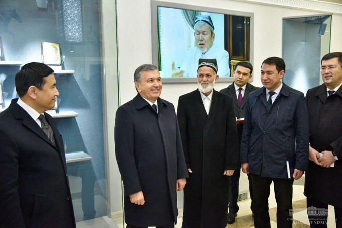 Shavkat Mirziyoyev Samarqandda ikki ilm maskanini ko‘zdan kechirdi