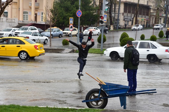 Samarqand ko‘chalari suvga to‘ldi (+foto)