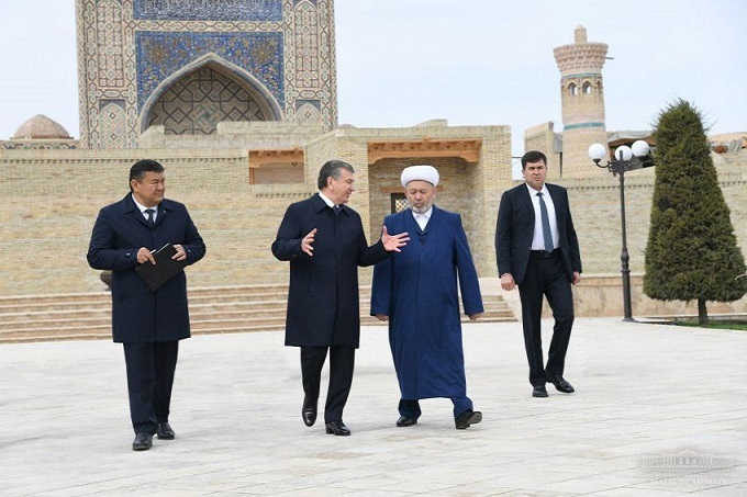 Shavkat Mirziyoyev Abduxoliq G‘ijduvoniy majmuasini ziyorat qildi