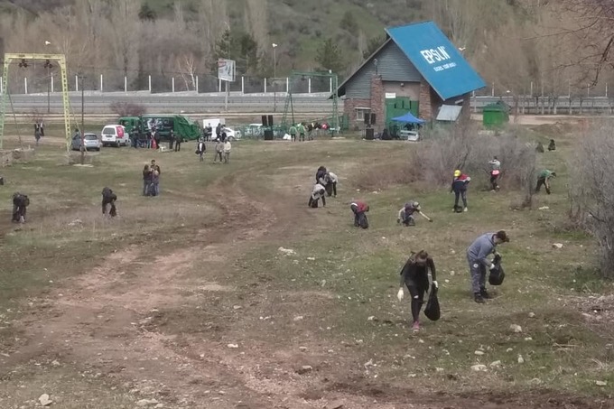 Chimyonda tog‘ hududini chiqindilardan tozalash aksiyasi o‘tkazildi