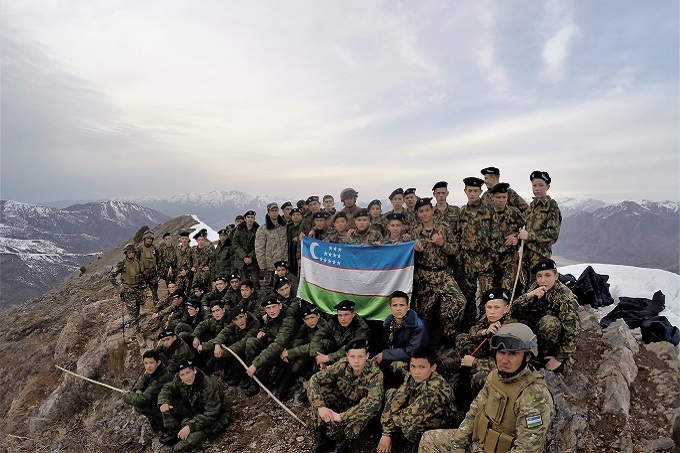 Mehribonlik uyi tarbiyalanuvchilari uchun harbiylar tog‘da ekskursiya tashkil etishdi