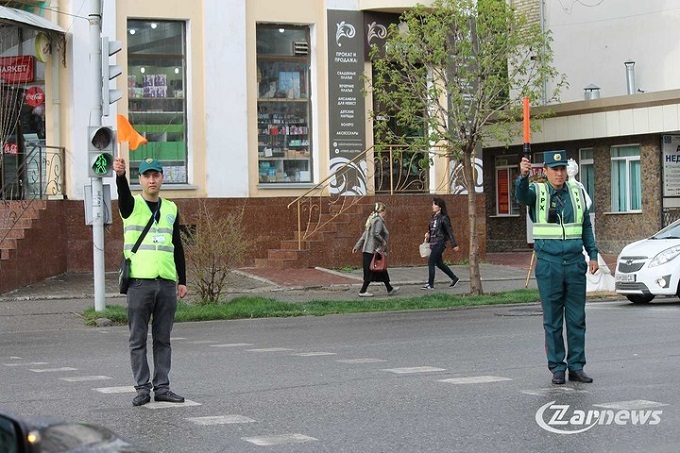 Самарқанд кўчаларида йўл посбонлари пайдо бўлди