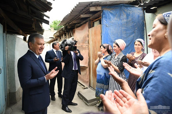 Shavkat Mirziyoyev eski uylarda yashayotgan odamlarga sharoit yaratish bo‘yicha topshiriq berdi