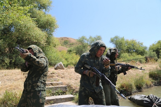 Maxsus bo‘linmalarga qabul qilingan yosh harbiy xizmatchilar bilan maxsus mashg‘ulotlar tashkil etildi (foto+video)