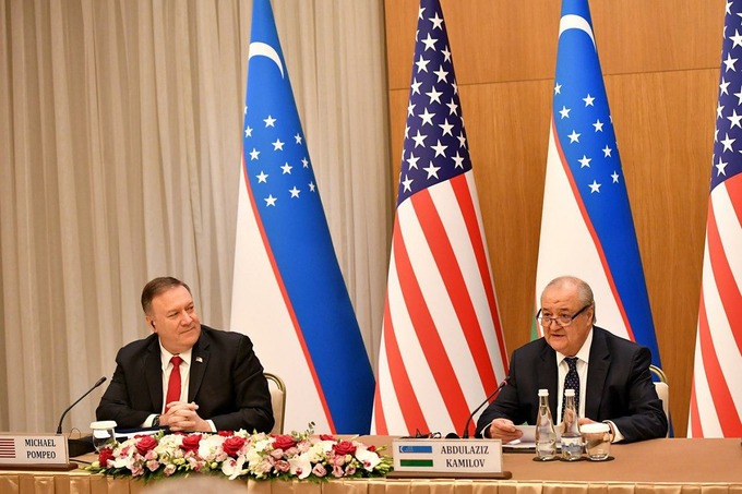 Maykl Pompeo va Abdulaziz Kamilov