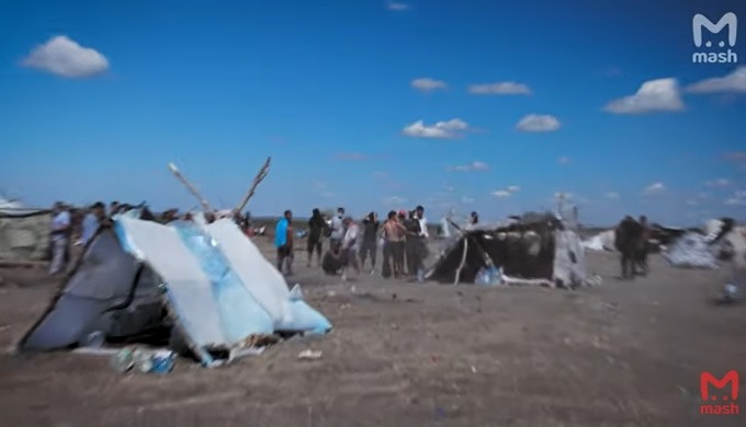 Мигранты в палаточном лагере под Самарой мечтают попасть домой. Видео издания Mash