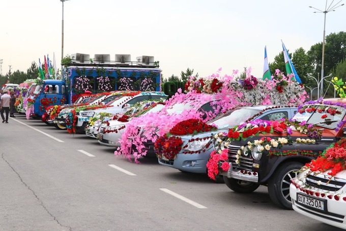 Фото: В Намангане стартовал 60-й фестиваль цветов