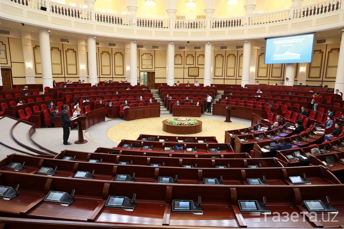 Qonunchilik palatasi majlisining jonli efiri 50 daqiqadan kamroq davom etdi