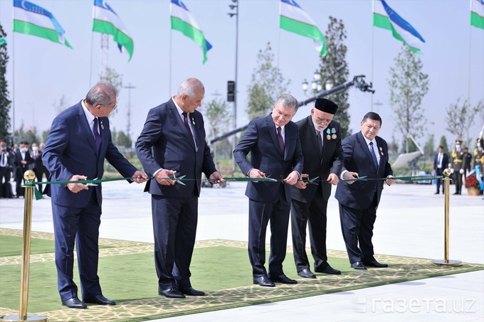 «Yangi O‘zbekiston» majmuasida Mustaqillik monumenti ochildi (foto)