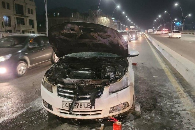 В столице произошло два случая возгорания автомобилей