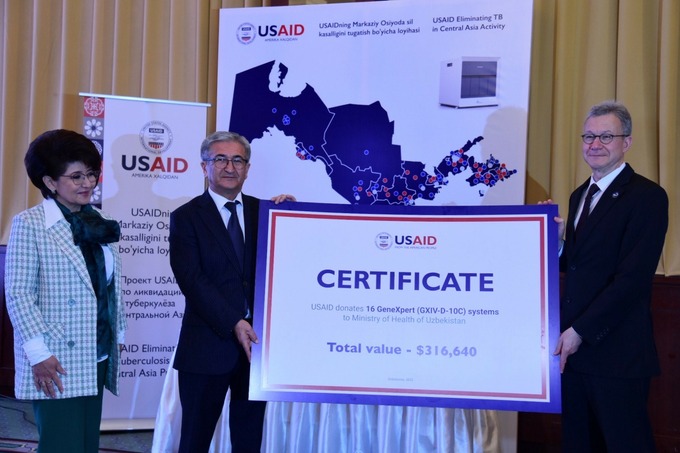 USAID передало Минздраву 16 систем экспресс-диагностики туберкулёза