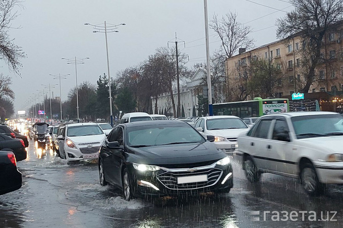 Ташкент встал в пробках