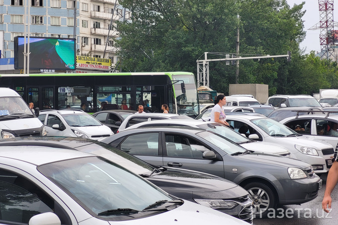 Фото. Ливень в Ташкенте: затопленные улицы и заторы