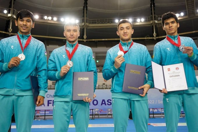 Qilichbozlik bo‘yicha O‘zbekiston jamoasi Osiyo chempionatida kumush medalni qo‘lga kiritdi