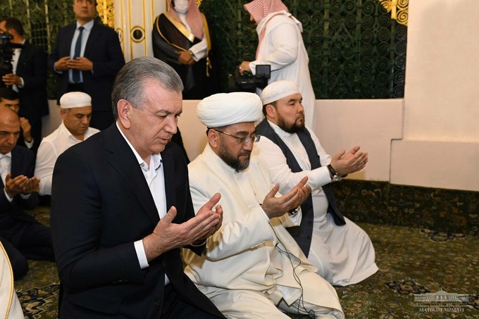 Prezident Shavkat Mirziyoyev Madinada bo‘lib, Masjidun Nabaviyni ziyorat qildi