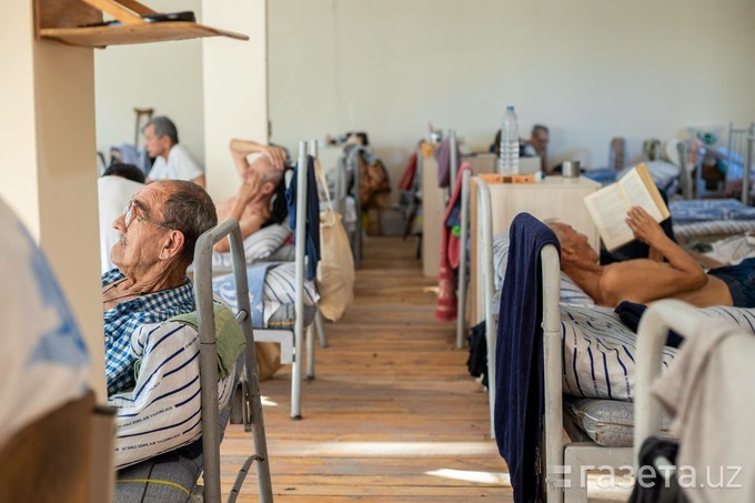 «Bizga kerak bo‘lgani — ozgina iliqlik va g‘amxo‘rlik». Qayta ochilgan uysizlar markazidan reportaj