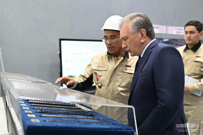 Shavkat Mirziyoyev Bekoboddagi metallurgiya kombinatiga bordi