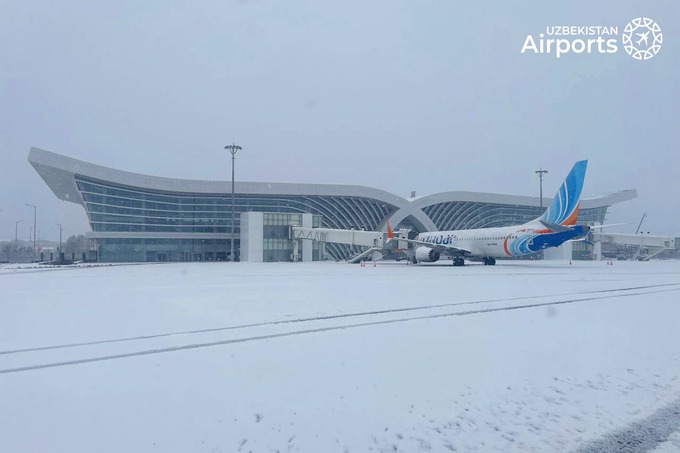 Kuchli qor tufayli Samarqand aeroporti faoliyati vaqtincha cheklandi