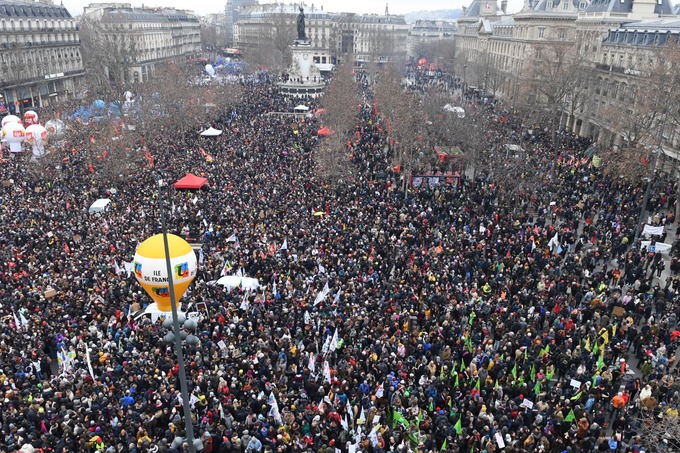 Во Франции прошли масштабные протесты против повышения пенсионного возраста