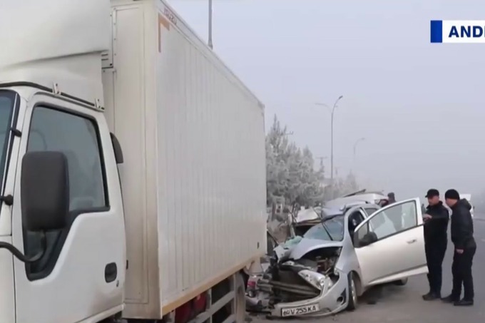 Школьник погиб в ДТП в Андижане, его одноклассники получили травмы