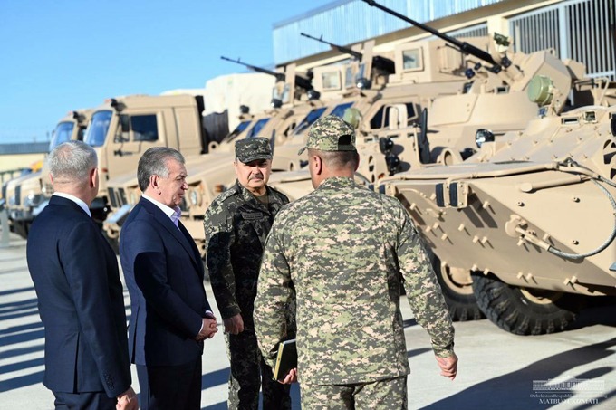 Президент во время визита в Сурхандарью посетил заставу на границе с Афганистаном