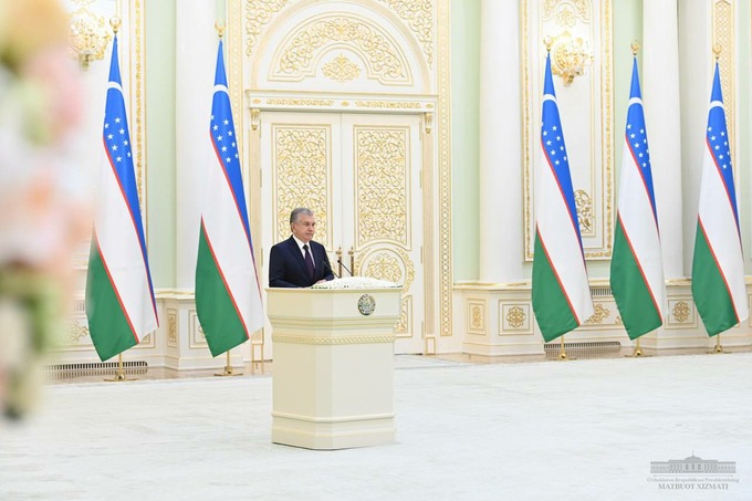 Shavkat Mirziyoyev besh davlat elchilaridan ishonch yorliqlarini qabul qildi