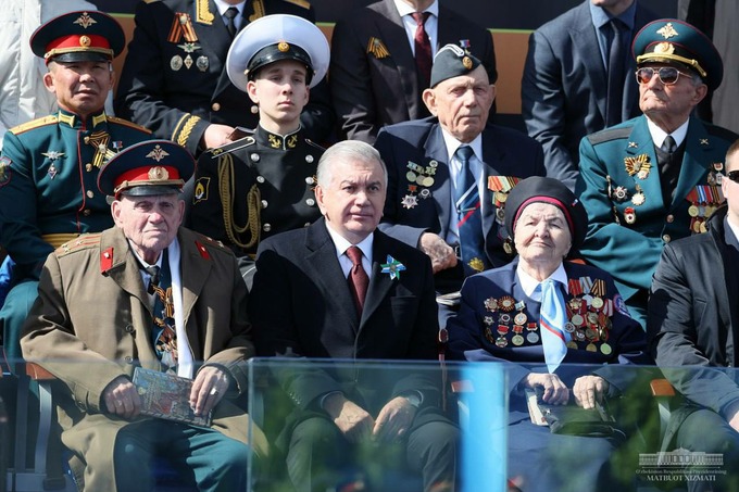 Фото: Президент Узбекистана на параде Победы в Москве