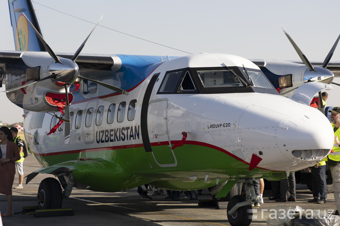 Uzbekistan Airways    LET L-410      uz