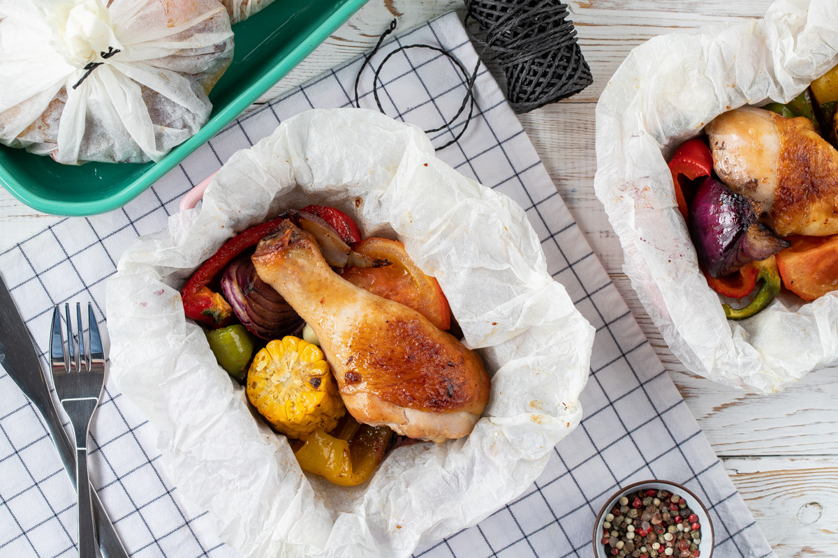 Куриные бедра в сметане в духовке: как запечь сочными и нежными