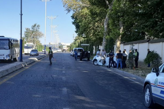 Toshkent viloyatida daraxtga urilgan Spark haydovchisi halok bo‘ldi