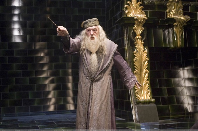 Maykl Gambon Albus Dambldor rolida