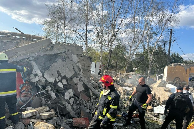 Ukrainaning Xarkov viloyatidagi qishloq o‘qqa tutilishi oqibatida qariyb 50 kishi halok bo‘ldi