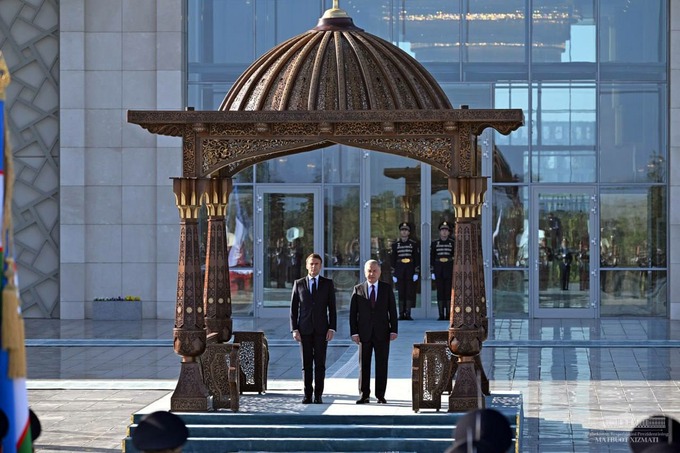 Samarqandda Fransiya prezidentini tantanali kutib olish marosimi bo‘ldi. Foto