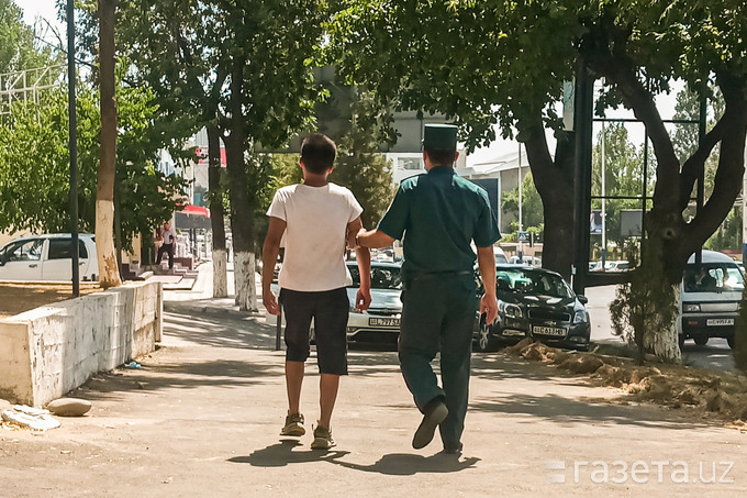 Uzbekistani deputies adopt amendments to penalize publication of photos and videos of law enforcement officers “aimed to discredit them”