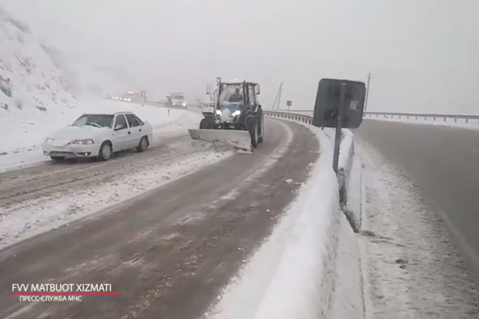 Перевал Камчик во время снегопада.